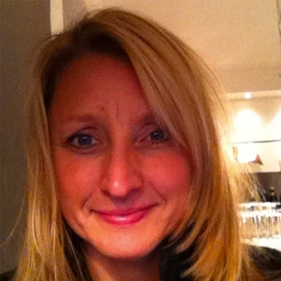 Anette Surel anmelder by Cortsen
